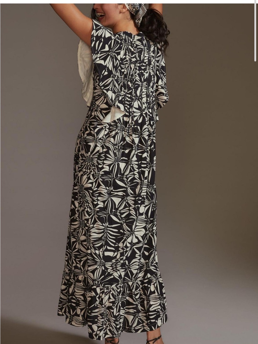 Black and White Floral Maxi Dress - Picture 2 of 3